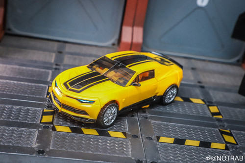 Studio Series Age Of Extinction Bumblebee 07.jpg