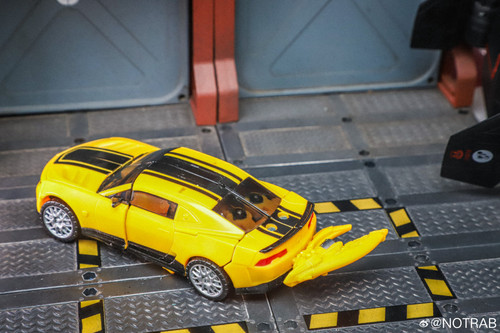 Studio Series Age Of Extinction Bumblebee 09.jpg