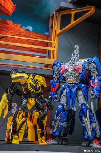 Studio Series Age Of Extinction Bumblebee 05.jpg