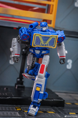 Studio Series Transformers One Deluxe Soundwave 04.jpg