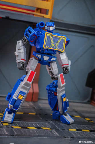 Studio Series Transformers One Deluxe Soundwave 01.jpg