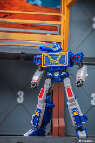 Studio Series Transformers One Deluxe Soundwave 02.jpg