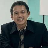 Foto Pak Gede Jas hitam.png