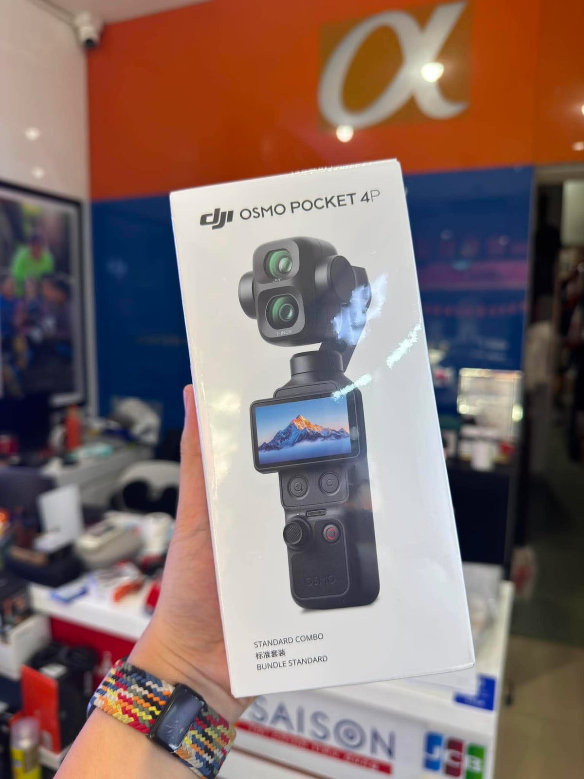 DJI Osmo Pocket 4P phiên bản màu trắng với thiết kế ống kính kép