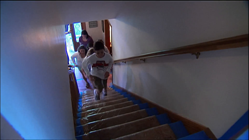 Bath.Crashers.S01.1080p.DSCP.WEB DL.AAC2.0.H.264 THM 04.png