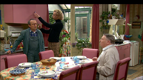 De.Kotmadam.S15.1080p.WEB DL.AAC2.0.H.264 BELGA 04.png
