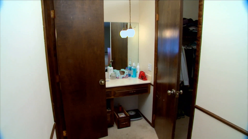 Bath.Crashers.S07.1080p.DSCP.WEB DL.AAC2.0.H.264 THM 04.png