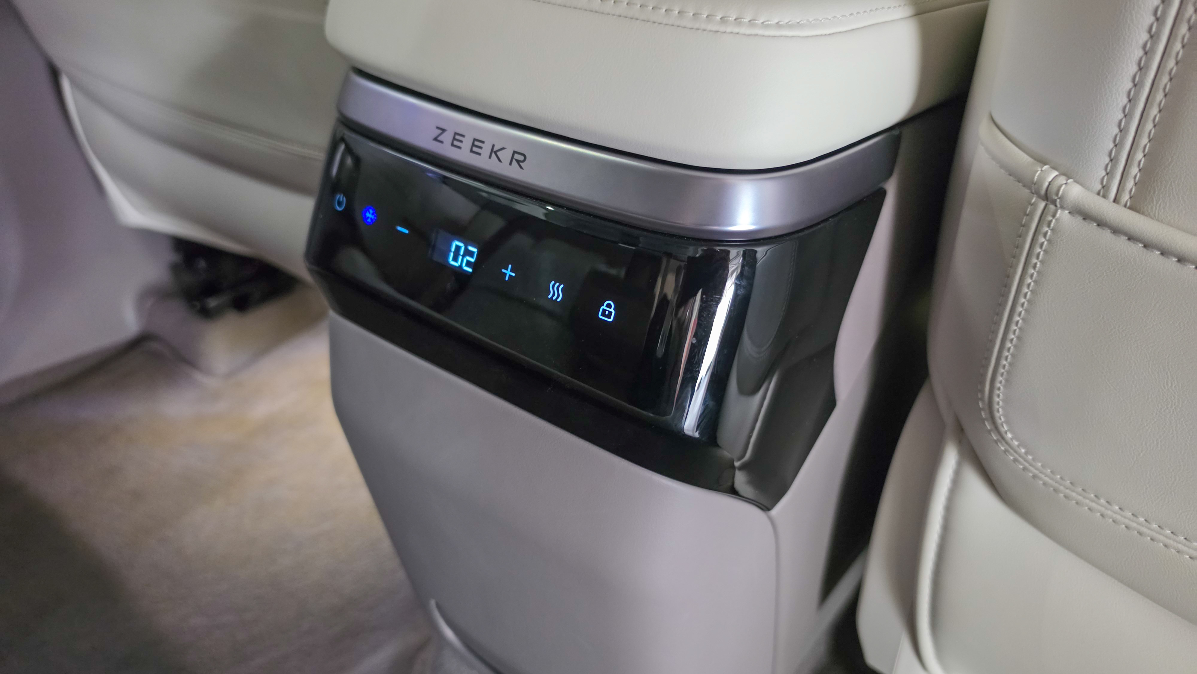 Zeekr 7X Performance in-car fridge