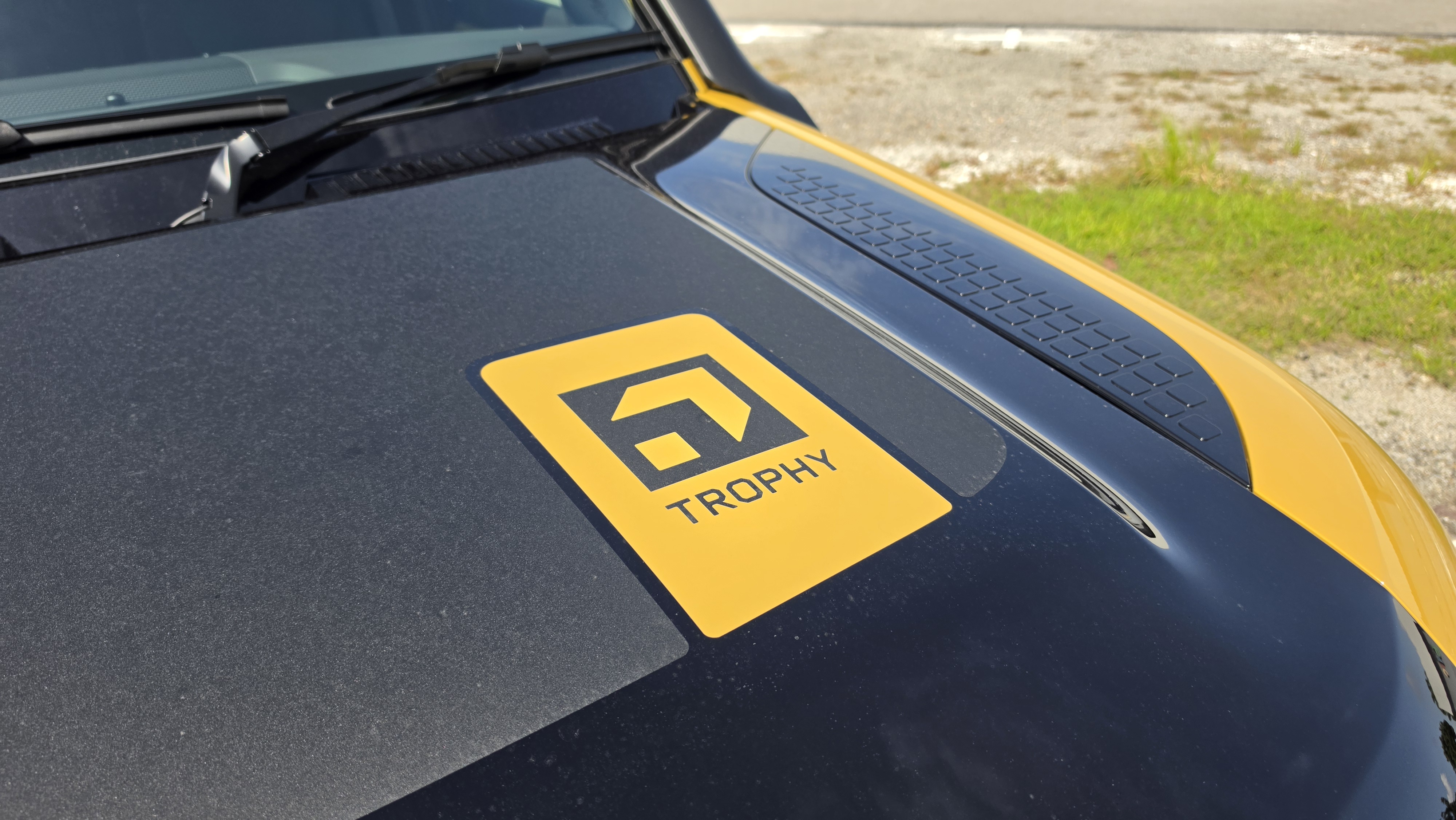 Defender 110 Trophy bonnet Trophy logo