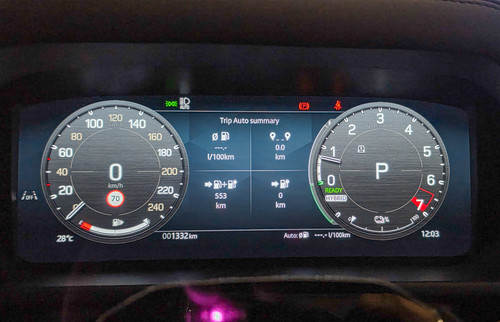 Defender Trophy_Driver Instrument Display.jpg