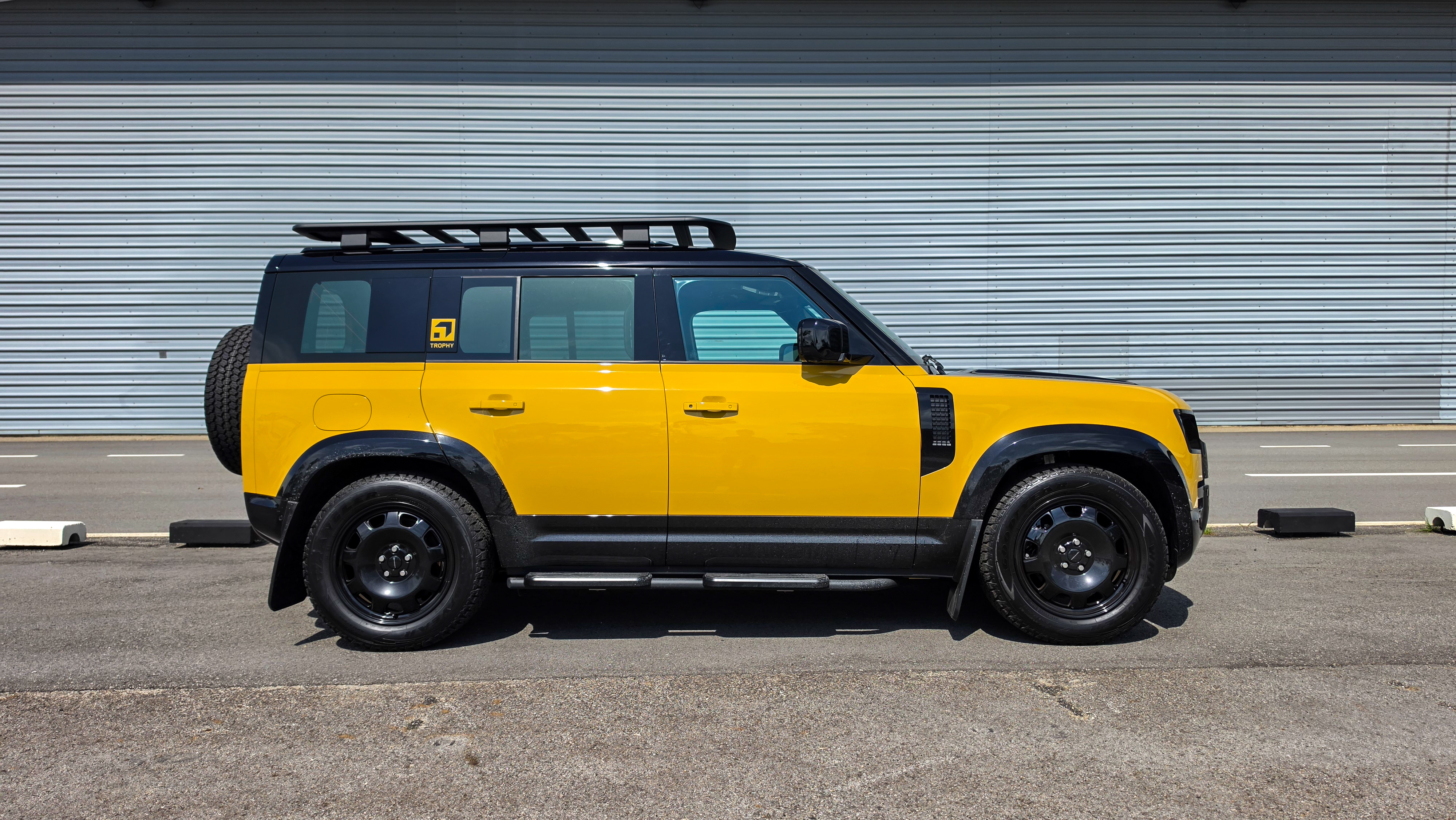 Defender 110 Trophy Edition side view