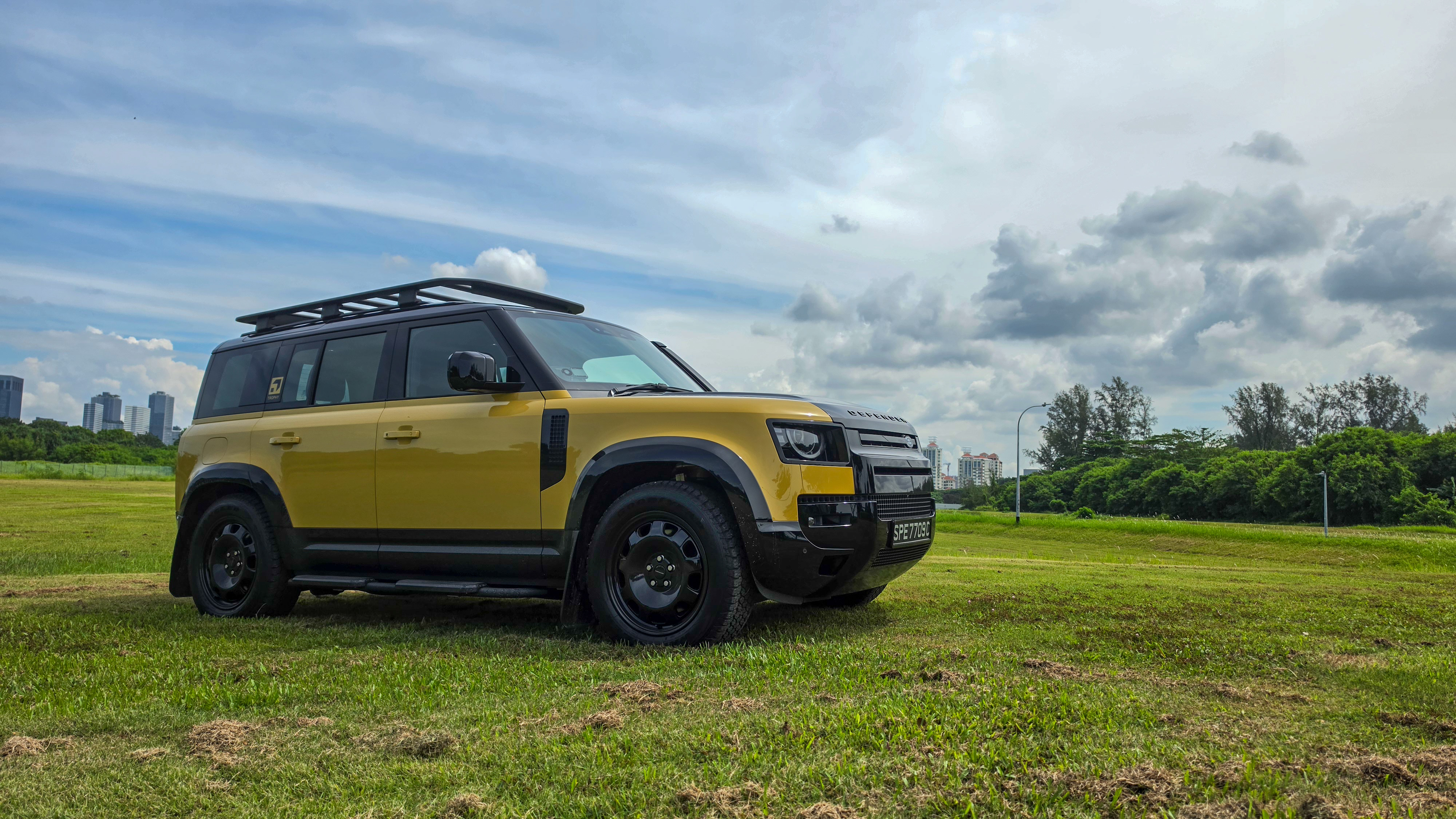 Defender 110 Trophy Edition hero shot in Sandglow Yellow