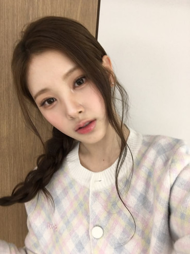 ⋆˚𝜗𝜚˚⋆ yihyun, baby don’t cry 260331.jpg