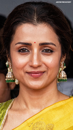 trisha 68563256780017801.jpg