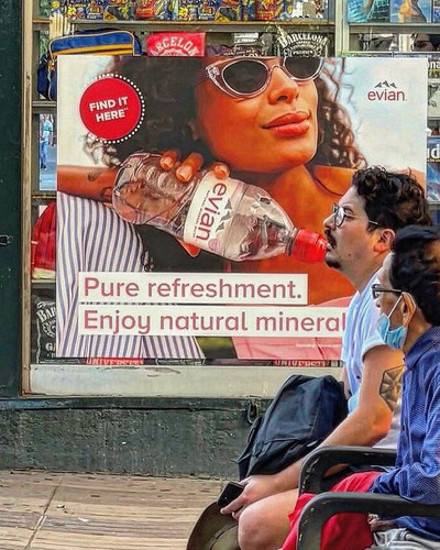 55 Clever Street Photography Shots That Reveal The Funny Side Of Everyday Life 6a54b4fd85612 700.jpg