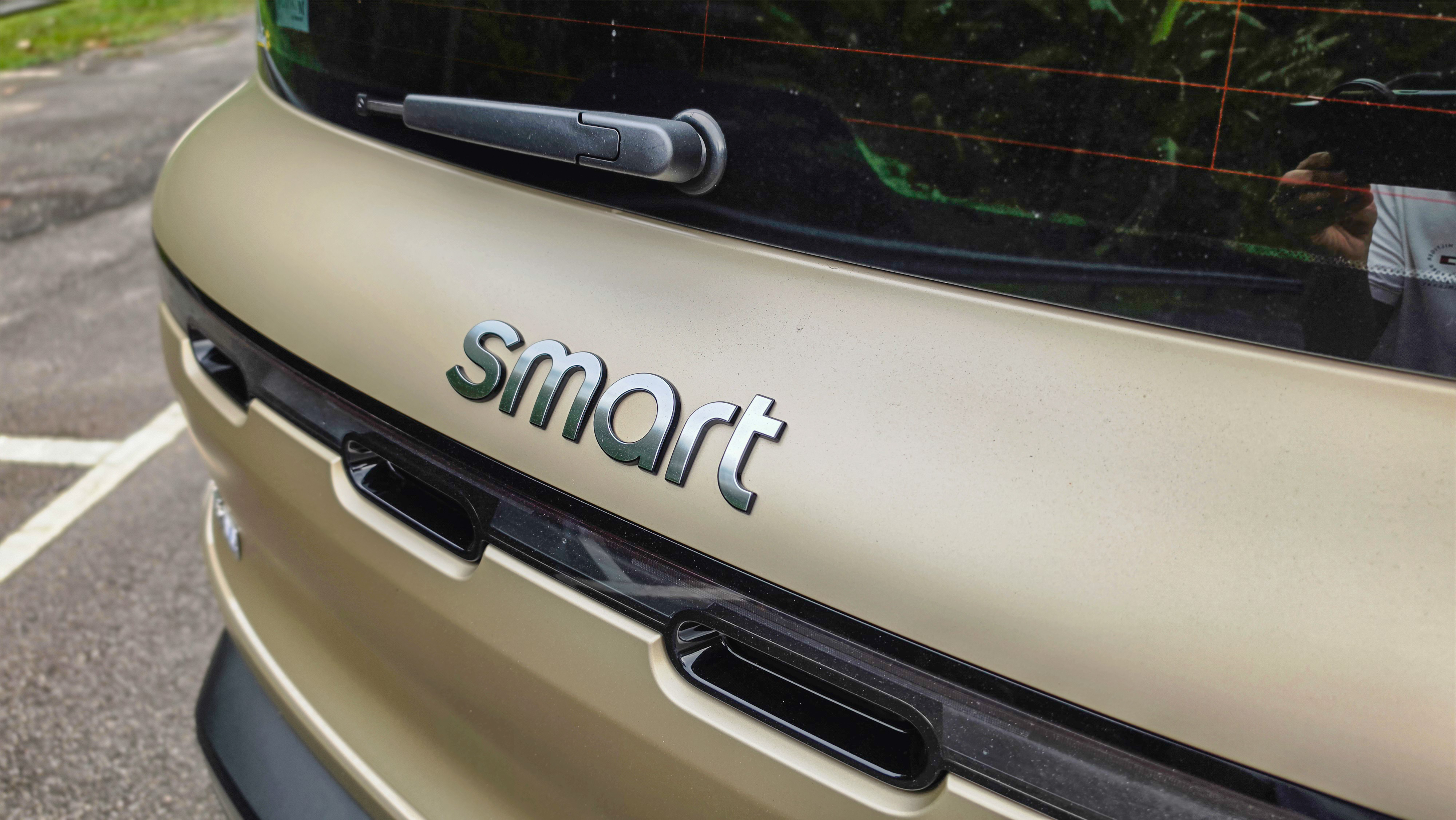 smart #5 Premium rear view with smart logo