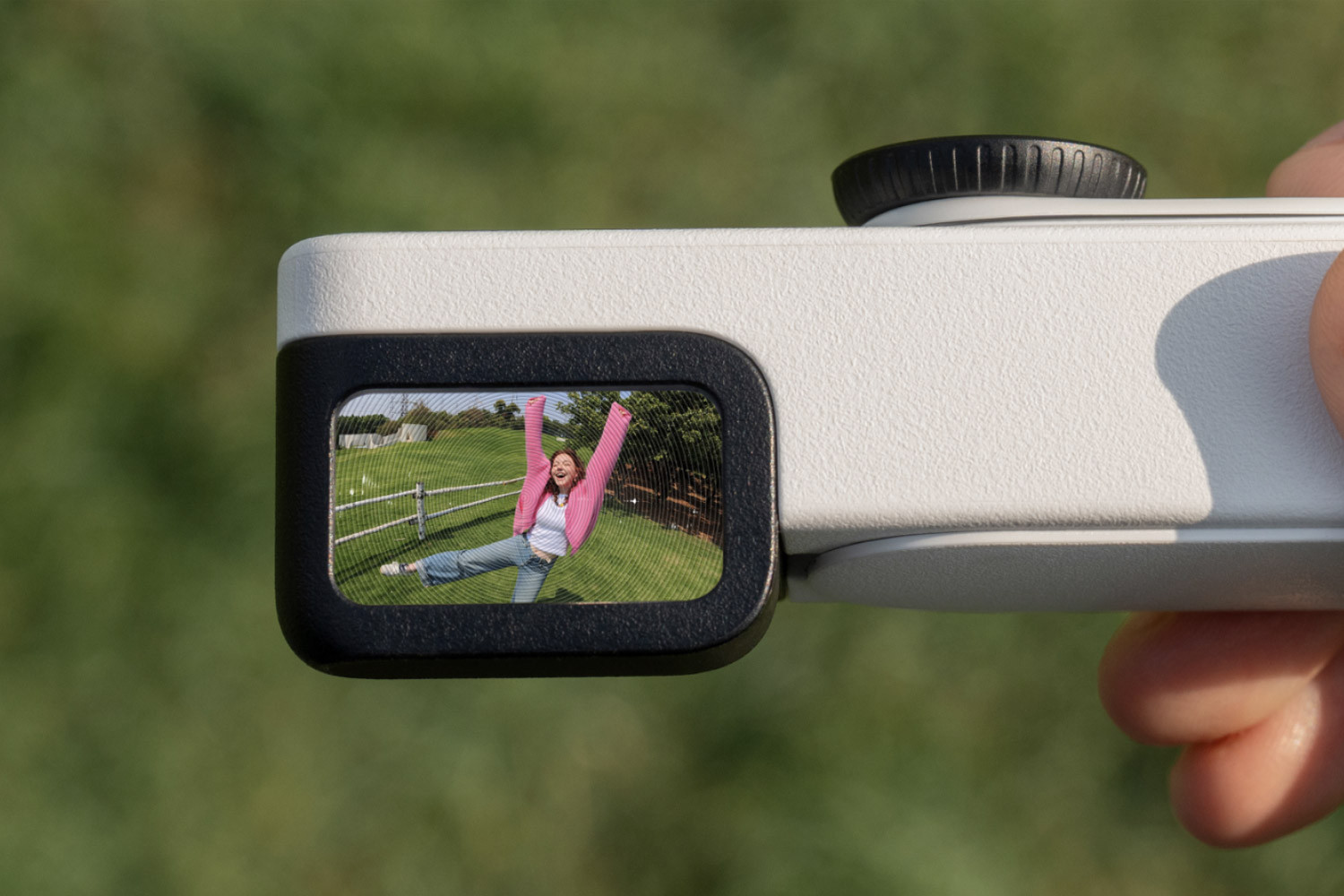 Đánh Giá Insta360 GO 3S Retro: Máy Ảnh Đường Phố Tiện Lợi