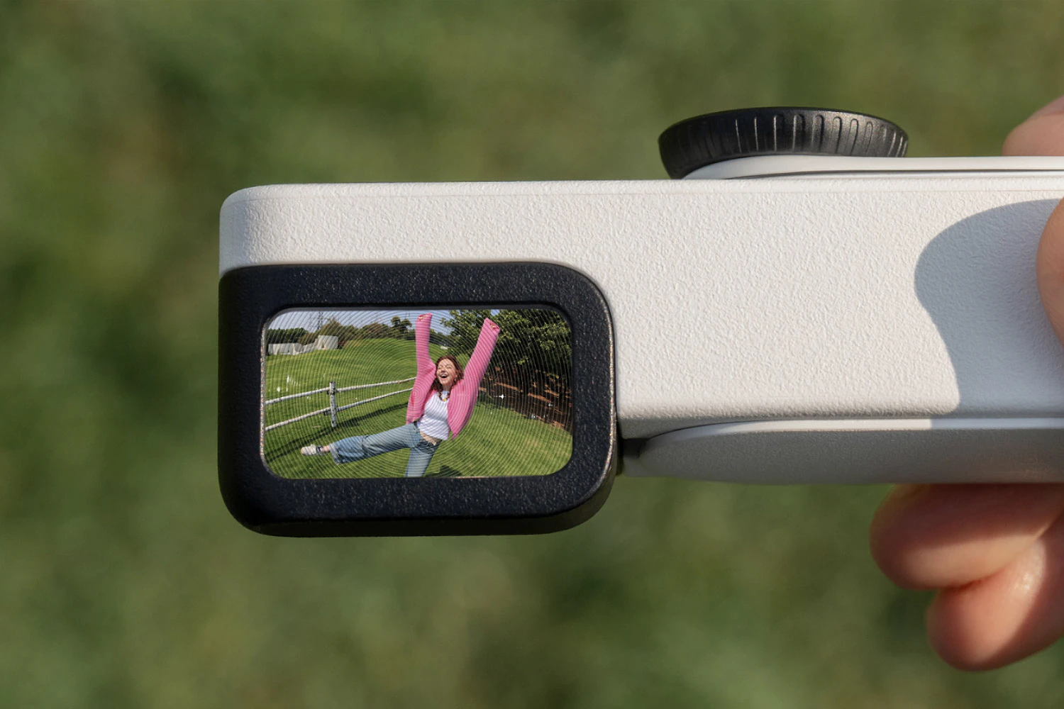 Đánh Giá Insta360 GO 3S Retro: Máy Ảnh Đường Phố Tiện Lợi - Hình 1