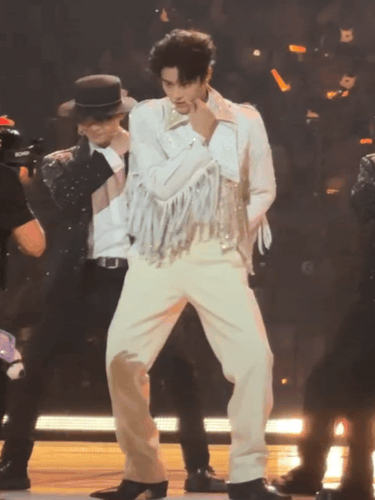 d6xqwyw8573m450nhs5q24x8.gif