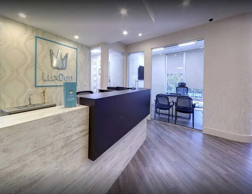 LuxDen Dental Implants Center.jpg