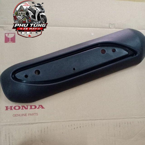 ỐP bô Click 110 Honda (18319KVB900) 1 10 logo.jpg