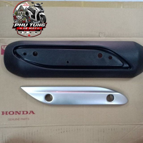 ỐP bô Click 110 Honda (18319KVB900) 1 12 logo.jpg