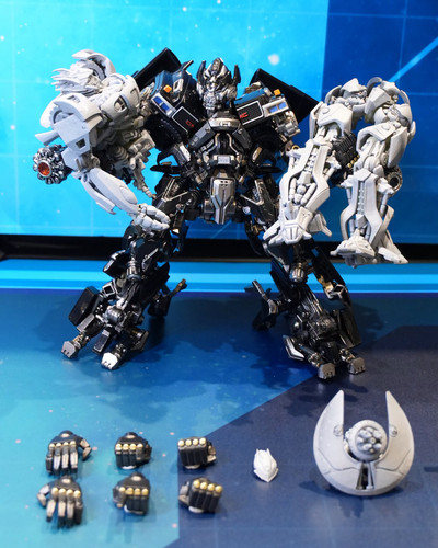 ACGHK 2026 Yolopark AMK PRO Transformers 2007 Ironhide Jazz 06.jpg