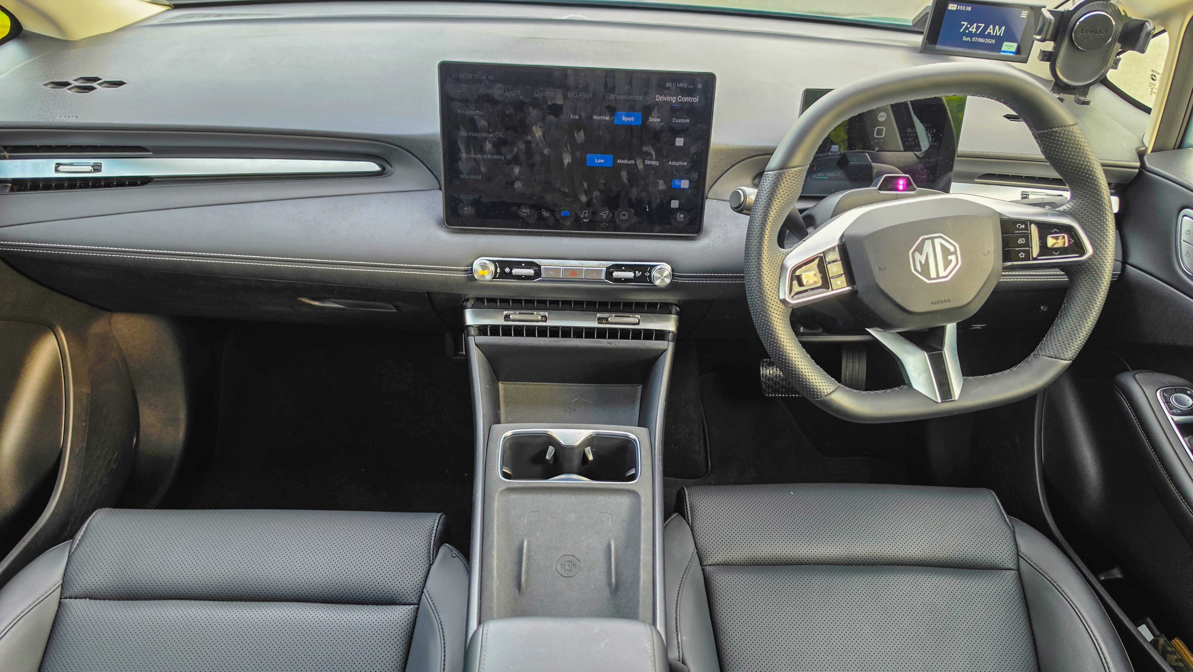 MG4 Urban dashboard