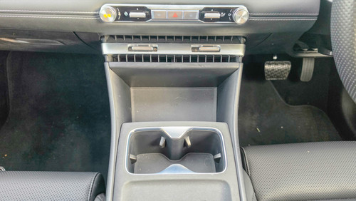 MG 4 Urban_Cup holders and aircon vent control.jpg