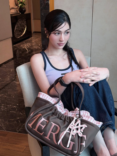 linglingkwong c2e15efaccd94029aace8e245293e9ab.jpg