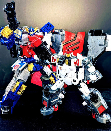 Transformers Age Of The Primes Armada Jetfire in hand Images 15.jpg
