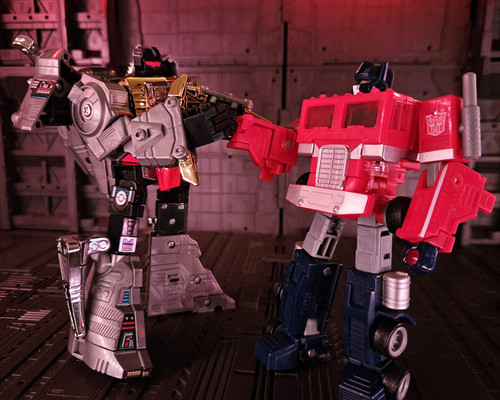 Takara Tomy Missing Link C 12 Grimlock In Hand Images 64.jpg