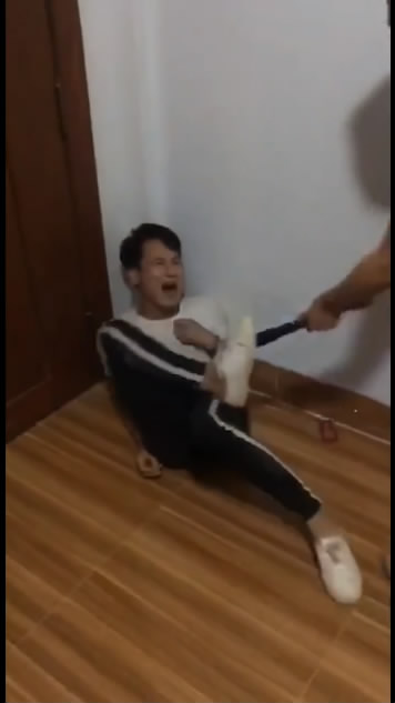 91暗网流出记者冒死暗拍 记录[00 00 42][20231223 214157 6].jpg
