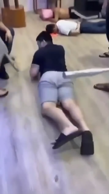 91暗网流出记者冒死暗拍 记录[00 00 32][20231223 214154 5].jpg