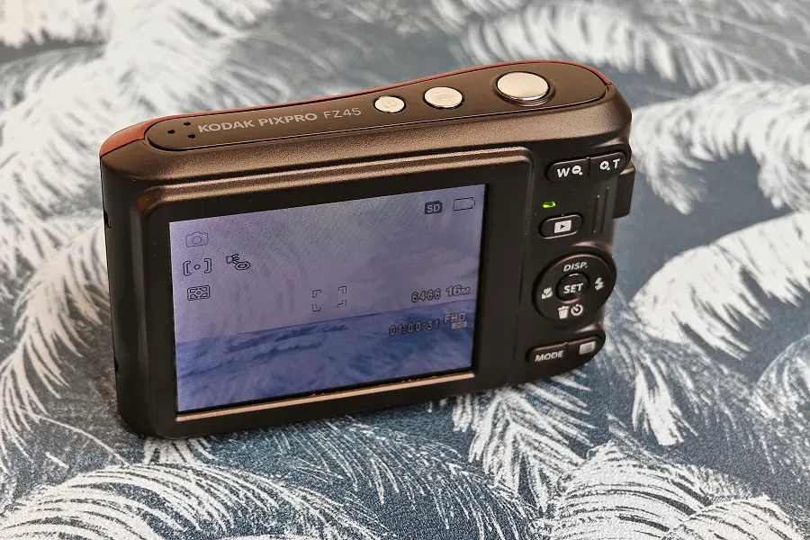 Kodak PixPro FZ45 in red. Photo JW/AP