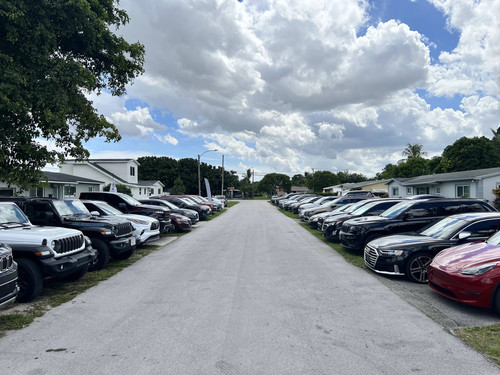 Parking305   20041 NW 13th Ct, Miami, FL 33169, United States   17542667659  https://www.parking305..jpg