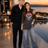 PixVerse V6 Image Text 360P Tolong edit mereka.gif