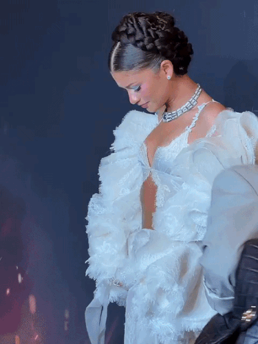 Zendaya (The Odysseypremiere in paris 20026 GIF02).gif