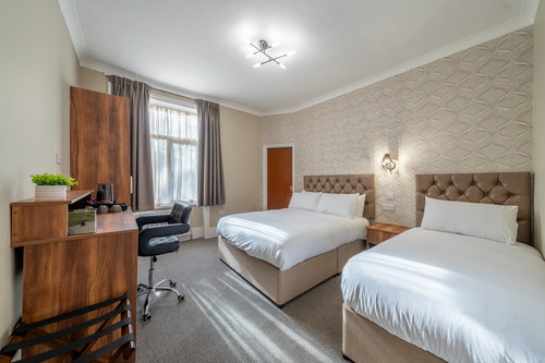 Boutique Hotel Near River Thames.jpg