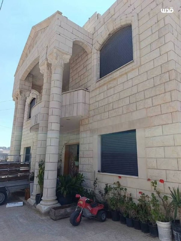 الاحتلال يخطر الفلسطيني عمر سعد بإخلاء منزله في مدينة نابلس تمهيدًا لهدمه....