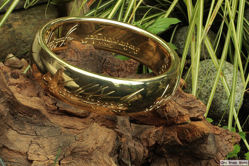 009 Weta giant Ring Prop Replica.jpg