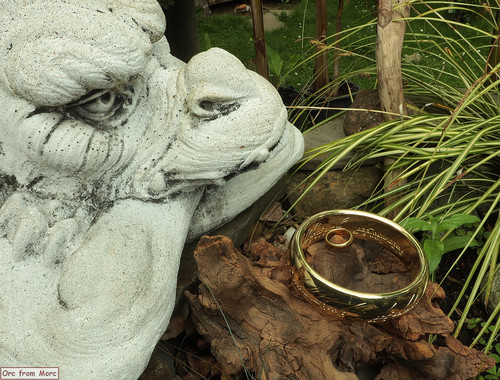 010 Weta giant Ring Prop Replica.jpg