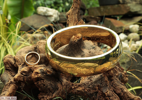 006 Weta giant Ring Prop Replica.jpg