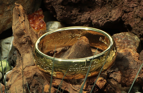 003 Weta giant Ring Prop Replica.jpg