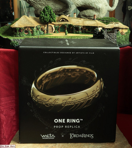 001 Weta giant Ring Prop Replica.jpg