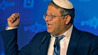 بن غفير يطالب نتنياهو بالرد على هجمات حزب الله: "يجب أن (ترتجف الضاحية) مقابل كل هجوم على إسرائيل".

- طالب بقتل ألف عنصر من حزب الله، مقابل "كل شعرة ...