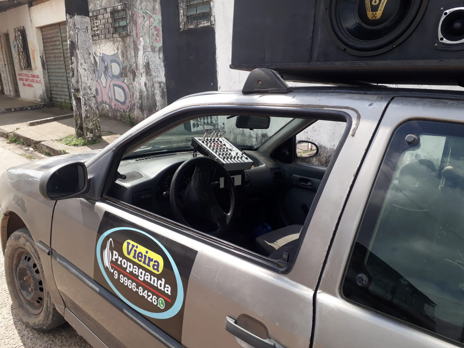Foto de trabalho de Vieira propaganda no Indica Sergipe