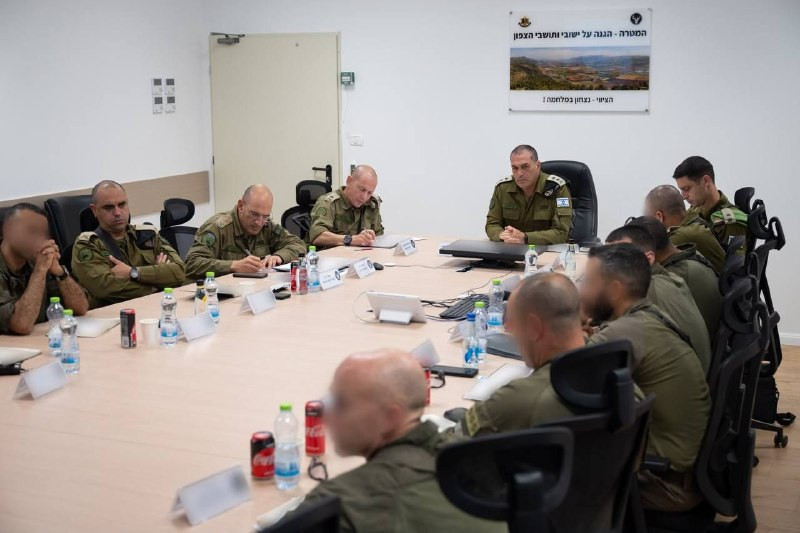 الجيش الإسرائيلي: رئيس الأركان صدق على مخططات وأكد في لقاء مع قادة المنطقة الشمالية مواصلة العمليات في لبنان.

رئيس أركان الجيش الإسرائيلي: نتابع من ك...