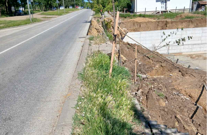 Oglasio se Grad Kragujevac povodom obrušavanja trotoara u Kralja Milana