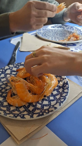¿Dónde puedo encontrar marisco fresco con cocina abierta en Barcelona? | https://share.google/seLXYF.jpg